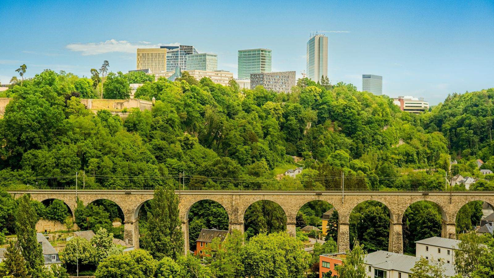 Le plateau du Kirchberg et le viaduc, à Luxembourg